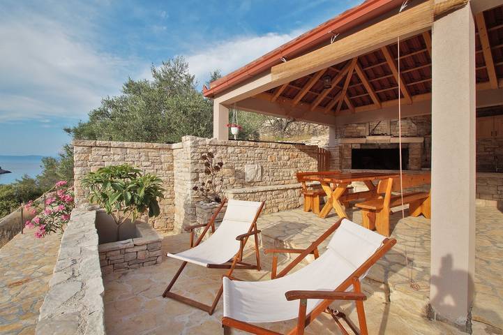 Feriehus for 4 personer, med sjøutsikt og hage i Korcula