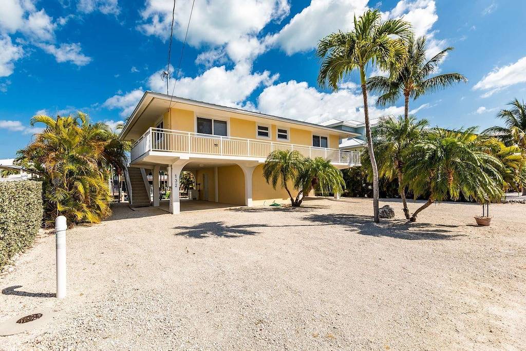 Sunny's Paradise: Discover Waterfront Bliss in Marathon, Dockage, Dog-Friendly, Close to Everything! in Marathon, Monroe County