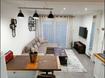 Gîte pour 2 personnes, avec sauna ainsi que terrasse et jacuzzi à Laveyron