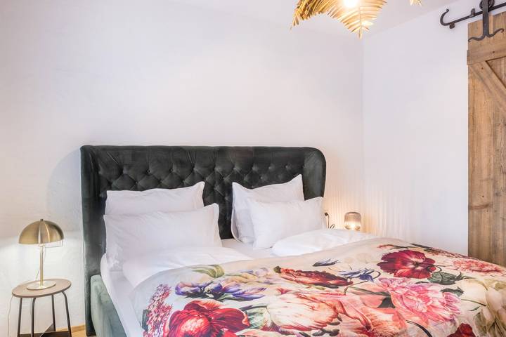 Entire apartment, Apartment "Eichhof Thymian" with Private Covered Terrace, Shared Garden & Wi-Fi in Tramin an der Weinstraße, Nonsberg Group