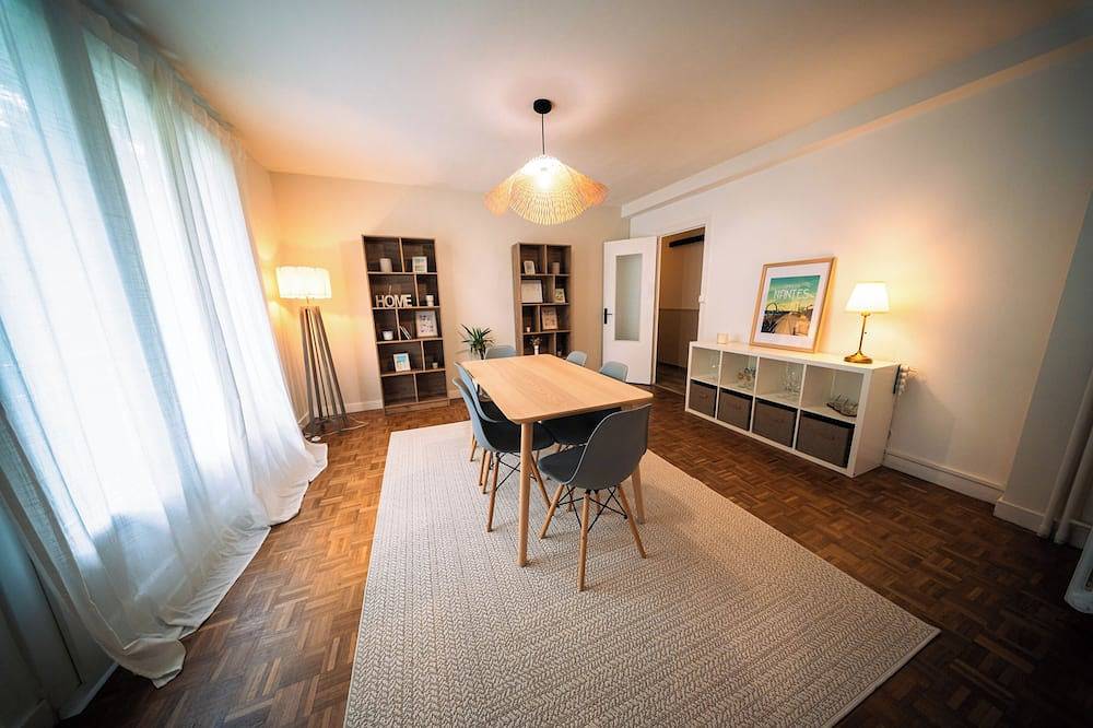 Entire apartment, Bright T3 with balcony and parking, 6 pers, Procé in Nantes, Nantes region