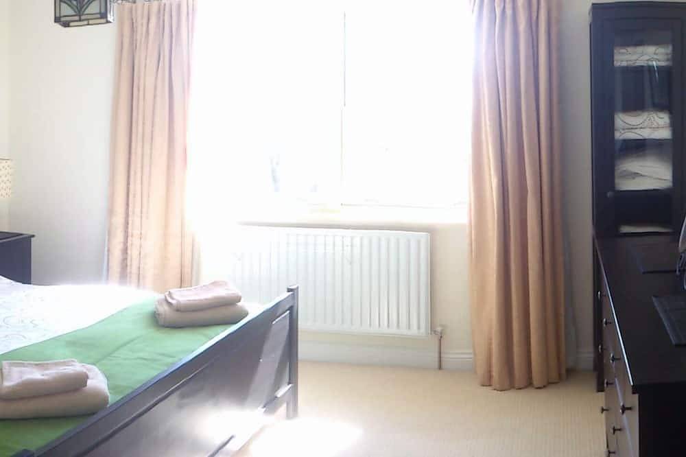 Luxury cottage near the beach in the Pembrokeshire Coast National Park in Trefin, Pembrokeshire