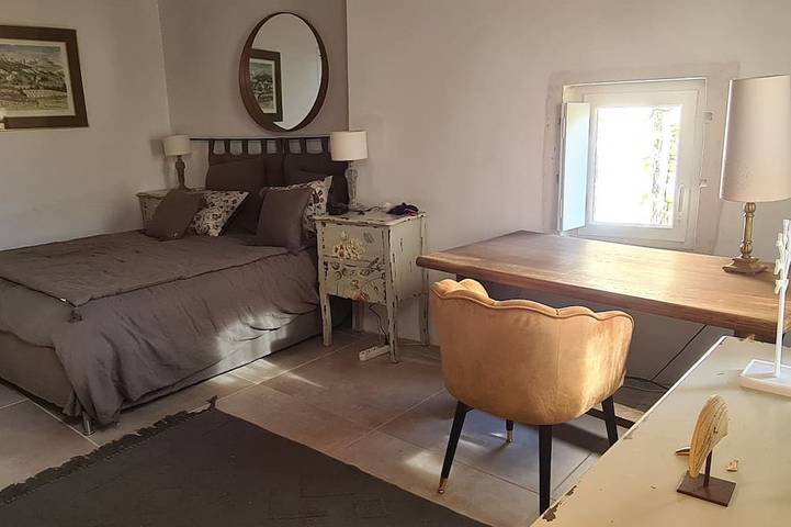 Village house in Ménerbes with a swimming pool and a dramatic view in Ménerbes, Regionaler Naturpark Luberon