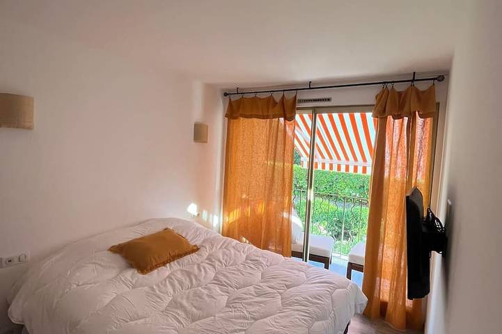 Appartement entier, Superbe appartement à 10 minutes à pieds de la plage et de la place des Lices in Saint-Tropez, Côte méditerranéenne (France)