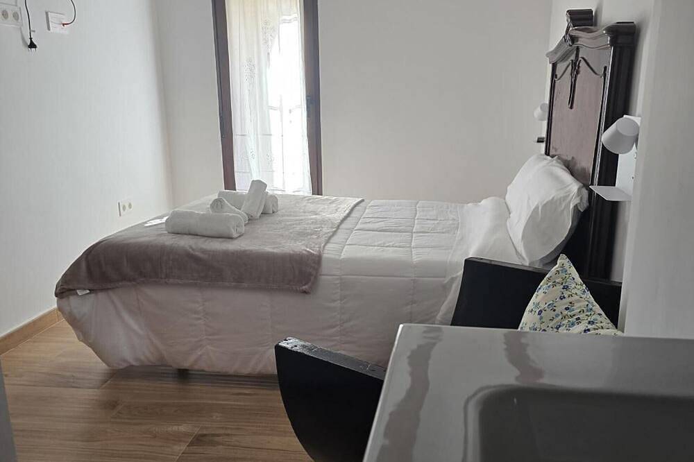 Rural Villa Pedrón Apartment with Private Pool, Terrace & Wi-Fi in Cortes de Pallás, Valencia Province