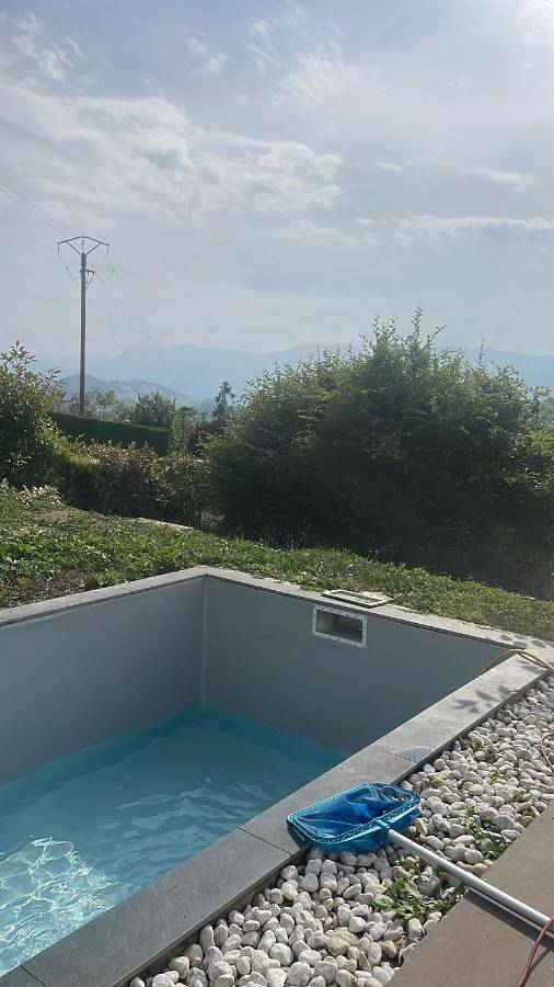 Location de vacances pour 20 personnes, avec terrasse et jardin ainsi que vue et piscine à Saint-Martin-d'Uriage - 2