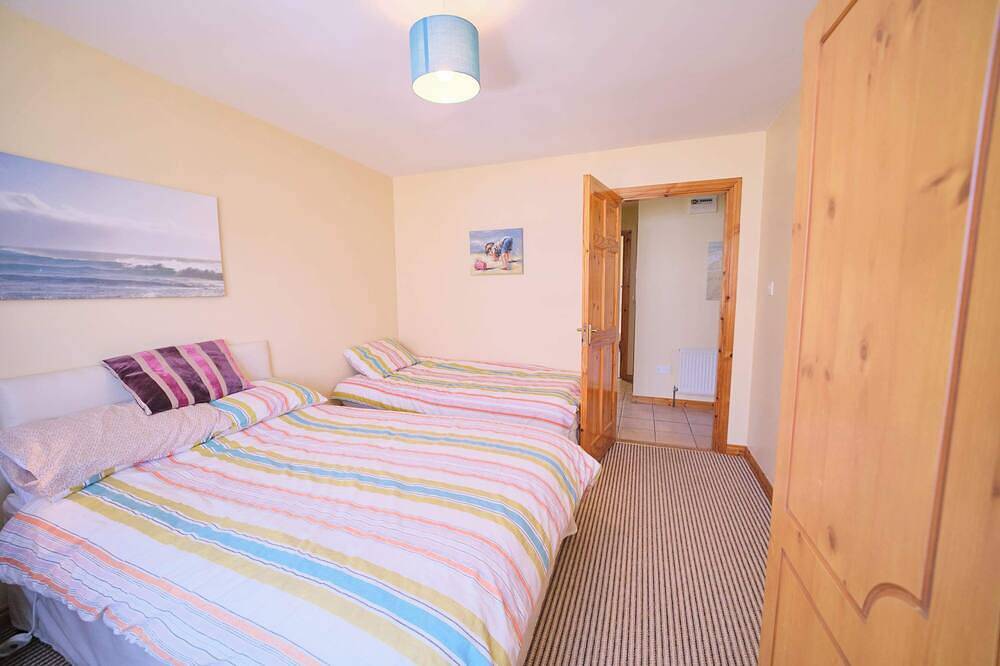 3 Bedroom Coastal Retreat by Travel Lets Holiday Homes Bundoran Near Beaches & Surf in Donegal, County Donegal