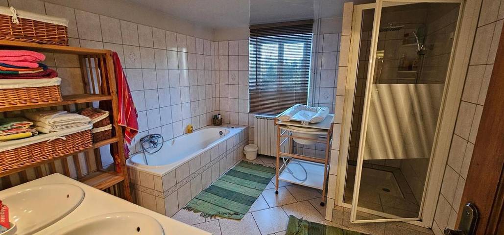 Location de vacances pour 10 personnes, avec piscine ainsi que jacuzzi et terrasse à Rupt-sur-Moselle - 4