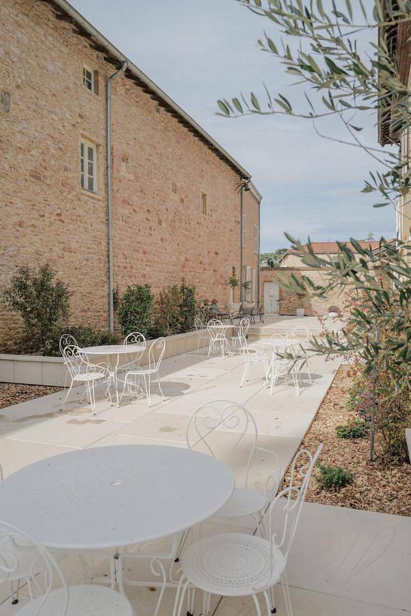 Location de vacances pour 21 personnes, avec piscine ainsi que jardin et vue à Blacé - 4