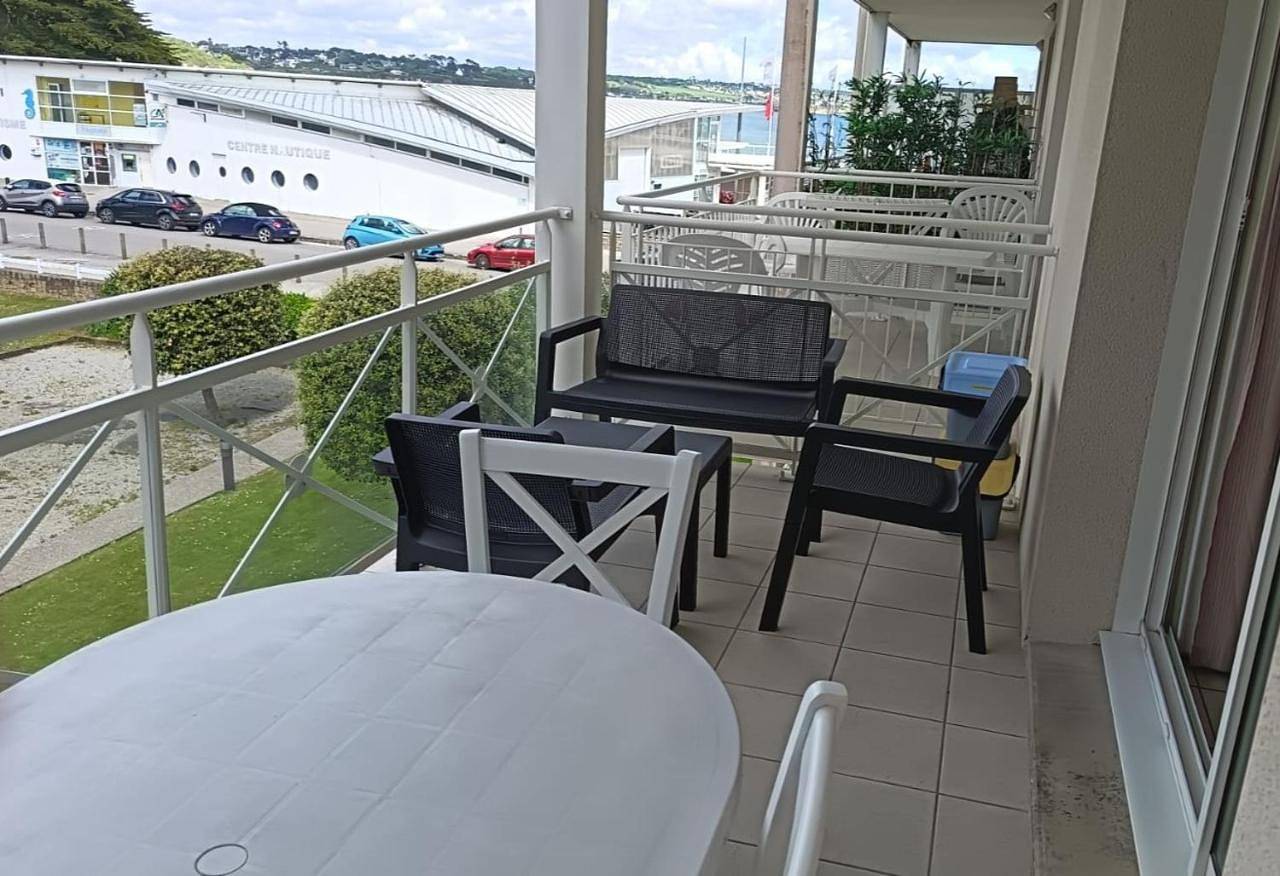 Appartement entier, Superbe appartement en face de la plage avec piscine sauna et petite vue mer in Plougonvelin, Région de Brest