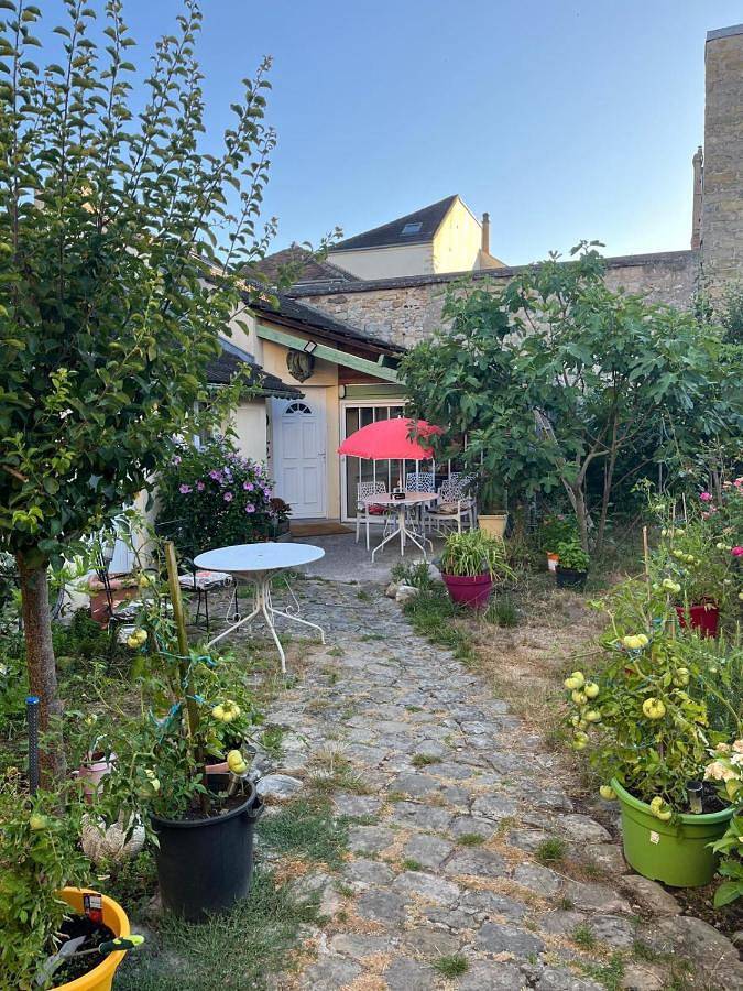 Chambre d’hôte pour 3 personnes, avec Terrasse ainsi que Jardin et Vue