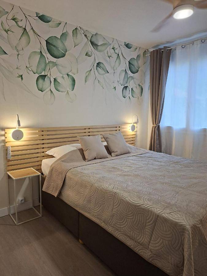 Hôtel pour 2 personnes, avec Terrasse et Jardin à Lussac-les-Châteaux