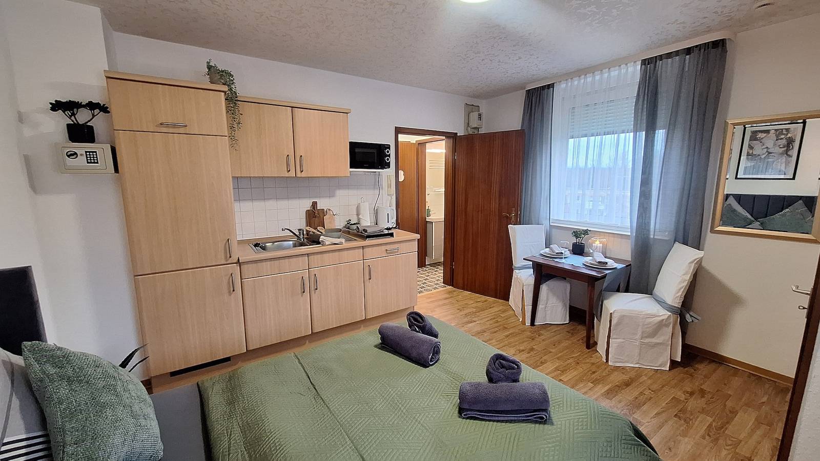 Ganze Ferienwohnung, Gästehaus Mittmann 1 Raum Apartment oh. Balkon in Bad Kissingen, Rhön-Bayern