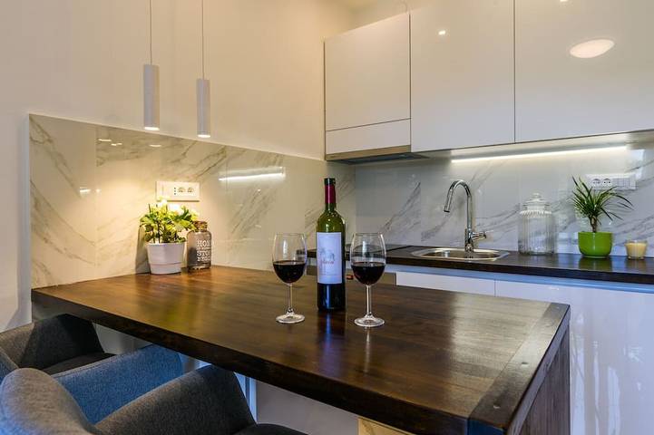Ferienwohnung für 3 Personen, mit Whirlpool und Sauna sowie Balkon und Garten - 1