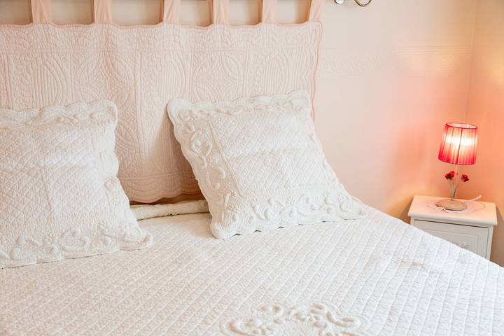 Bed and Breakfast 'Chez Coco - Chambre Pêche' with Shared Garden and Wi-Fi in Trégunc, Côte de Cornouaille