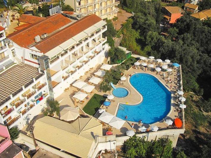 Hôtel pour 2 personnes, avec Terrasse ainsi que Jardin et Piscine