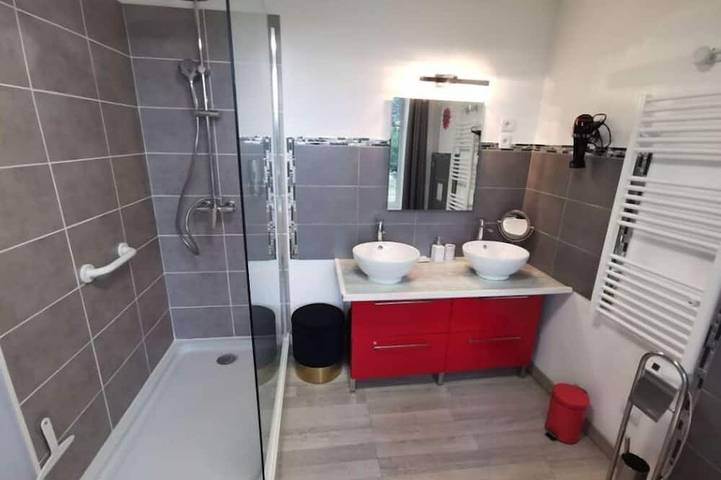 Location de vacances pour 12 personnes, avec jardin à Cormatin - 3