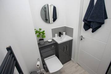 Vacation Rental for 4 Guests in Bolton, Greater Manchester, Picture 3