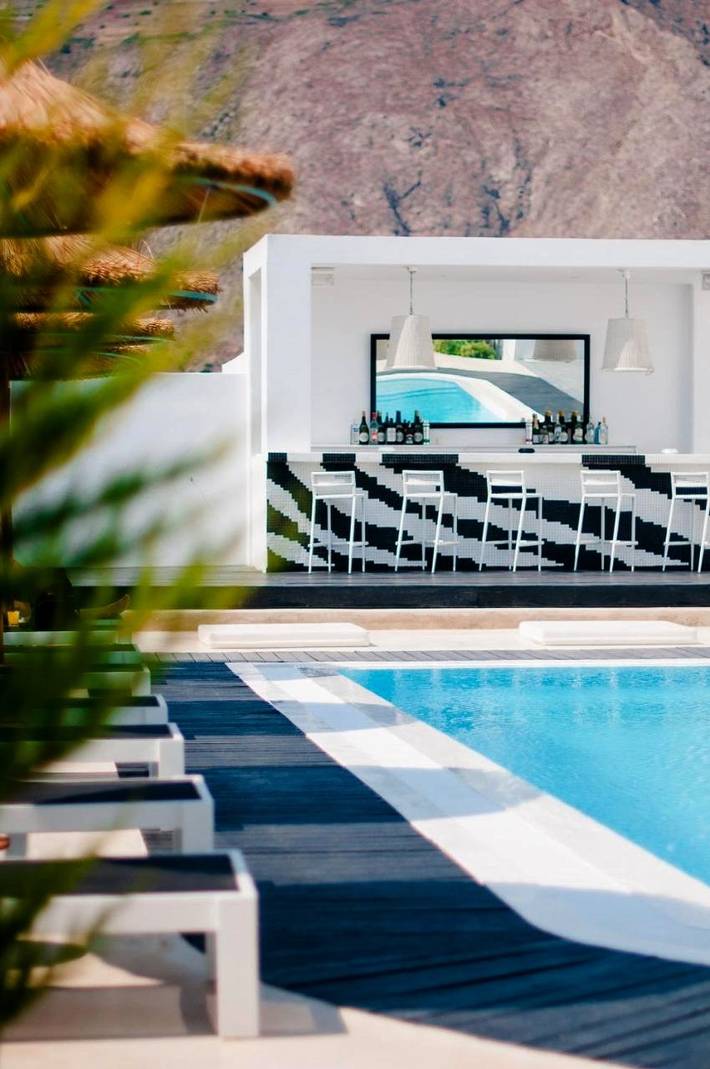 Chambre d’hôte pour 5 personnes, avec Terrasse ainsi que Jardin et Piscine à Perissa