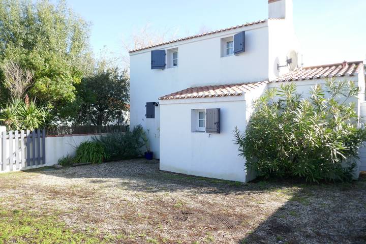 Gîte pour 8 personnes, avec terrasse et jardin - 1