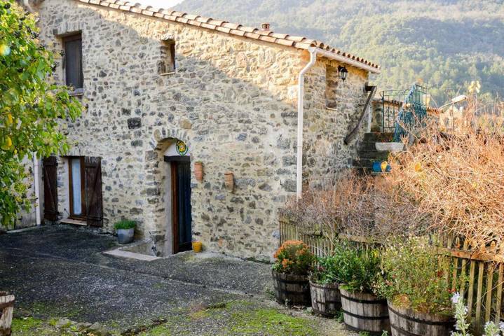 Gîte pour 4 personnes, avec jardin dans l' Aude - 2