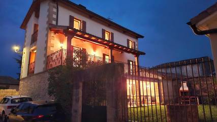 Casa rural para 11 personas, con vistas y jardín en Comarca de Aoiz