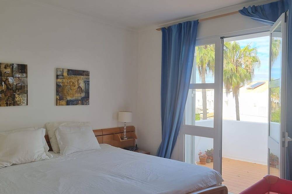 Ganze Wohnung, Strand 300 m entfernt! Familienapartment mit Meerblick und Pool! in Guia, Faro Distrikt