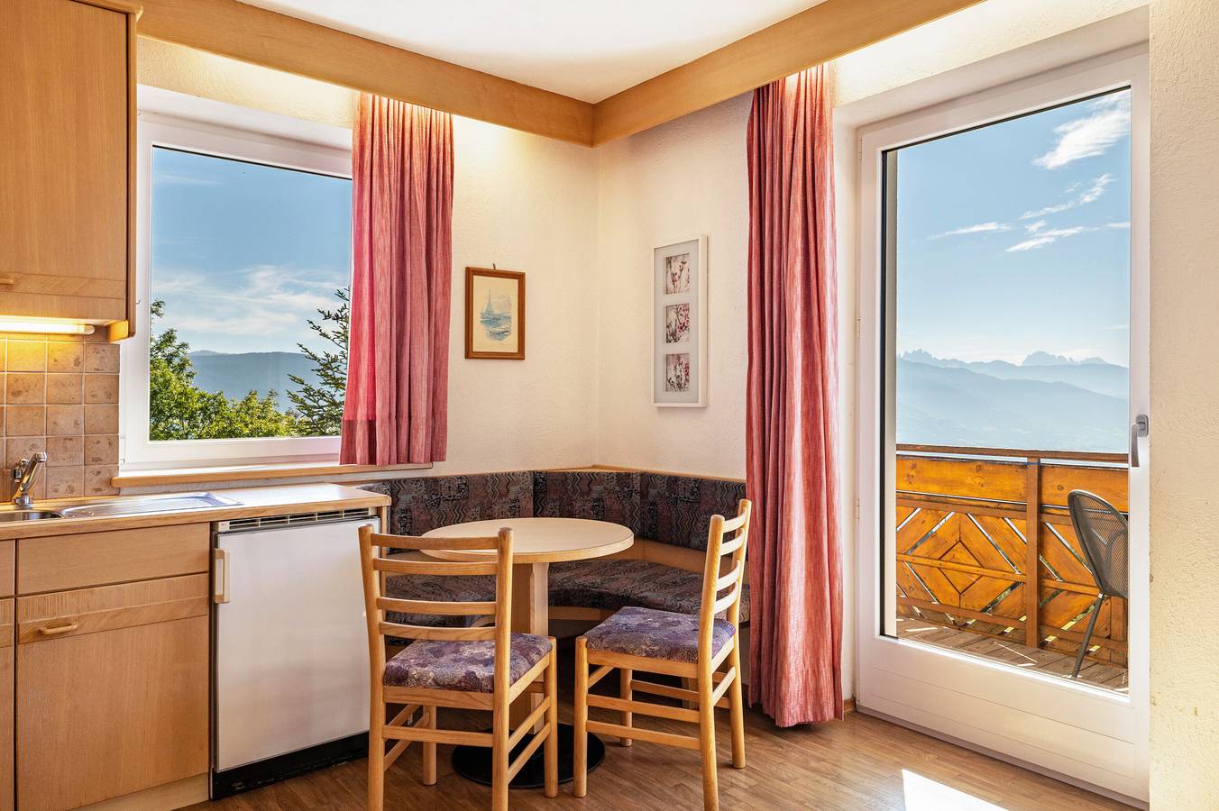 Ganzes Studio, Einzimmerapartment 'Apt Eisacktal' mit Bergblick, privater Terrasse und Wlan in Meransen, Mühlbach