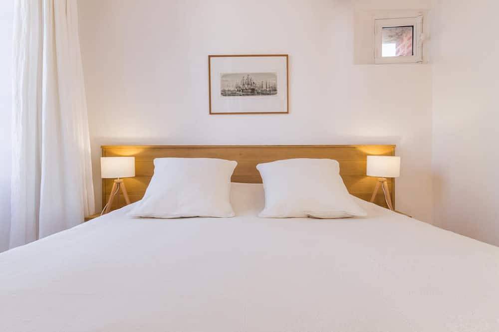 Renovated Townhouse with Terrace, Internet and Sea View in Barfleur, Cherbourg region