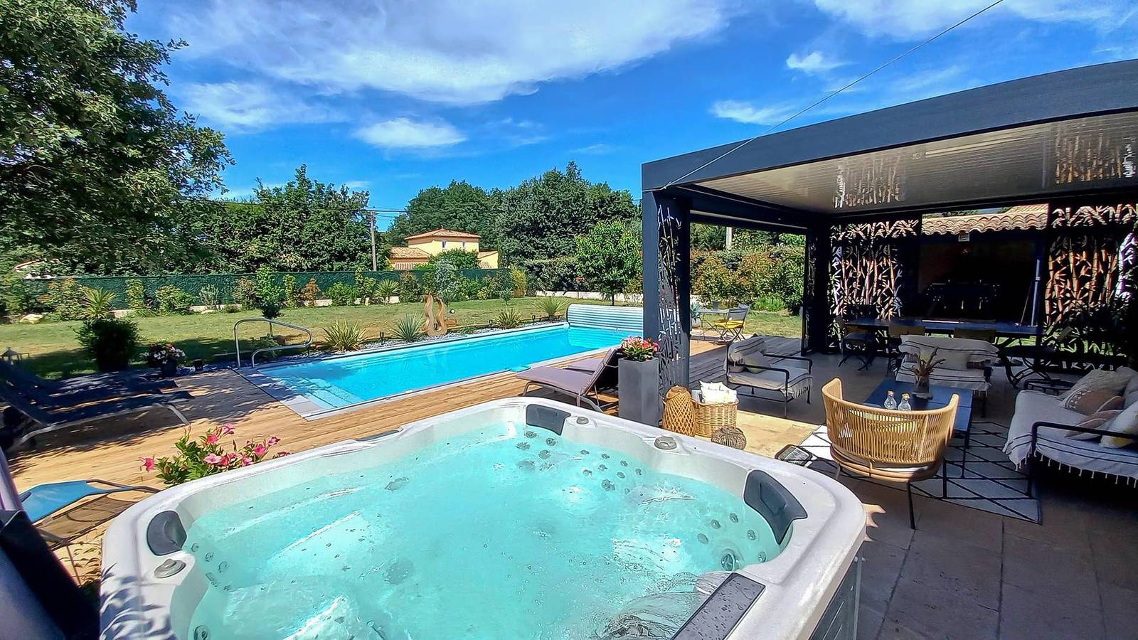 Ganze Ferienwohnung, Beautiful 4 bedroom holiday villa with private pool/Jacuzzi in Saint-Cézaire-sur-Siagne, Cannes und Umgebung