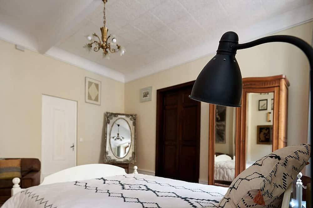 Appartement entier, Unique holiday apartments in the heart of Quillan in Quillan, Parc naturel régional Corbières-Fenouillèdes