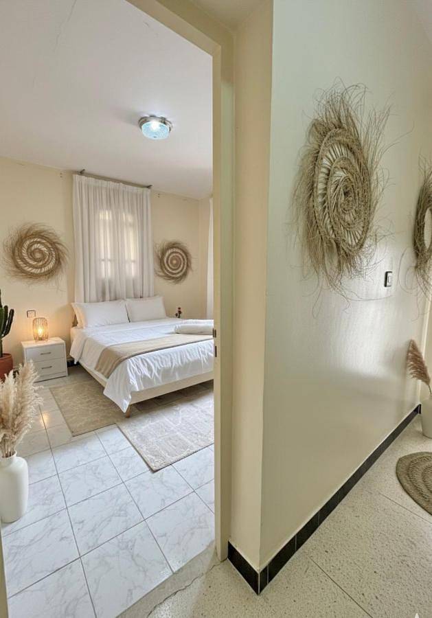 Chambre d’hôte pour 2 personnes, avec terrasse ainsi que jardin et jacuzzi