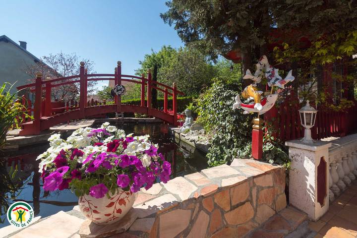 Gîte pour 6 personnes, avec terrasse et jardin