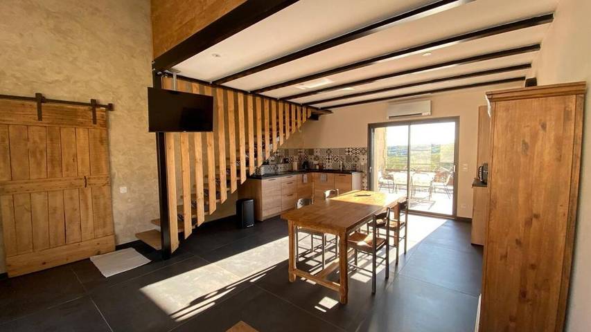 Location de vacances pour 9 personnes, avec vue et terrasse à Chantemerle-les-Blés