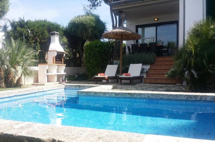 Villa für 8 Personen, mit Balkon und Whirlpool sowie Terrasse und Garten in Can Picafort