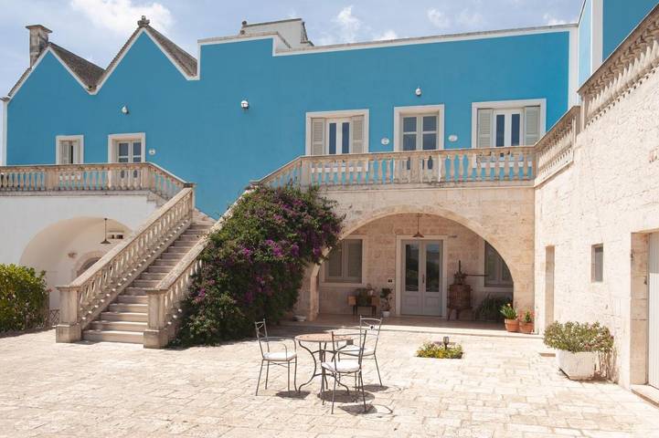 Location de vacances pour 5 personnes, avec Balcon et Terrasse ainsi que Jardin et Piscine à Calabrese
