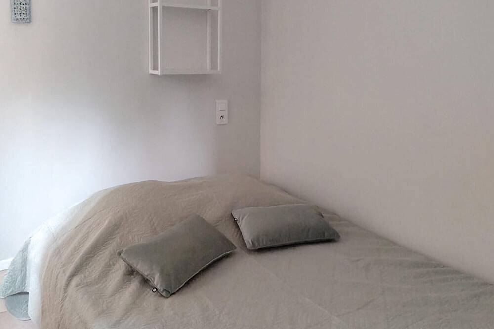 Gorgeous home in Monieux with private swimming pool, can be inside or outside in Monieux, Parc naturel régional du Mont-Ventoux