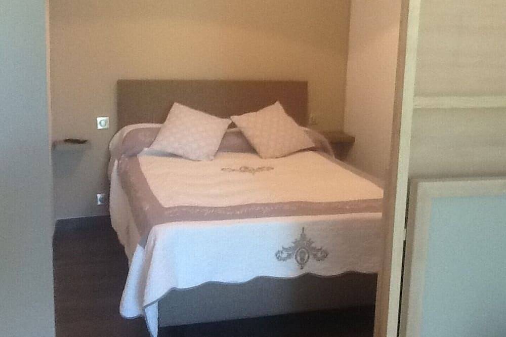 Apartment f2 2/4 pl avignon festival. in Châteaurenard, Arles region