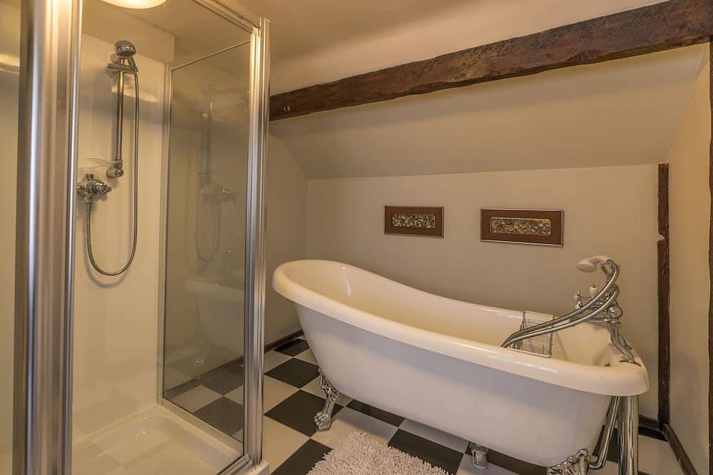 Seaview from bedroom, lounge and bathroom within an acre garden of tennis court in Colwyn Bay, Conwy region