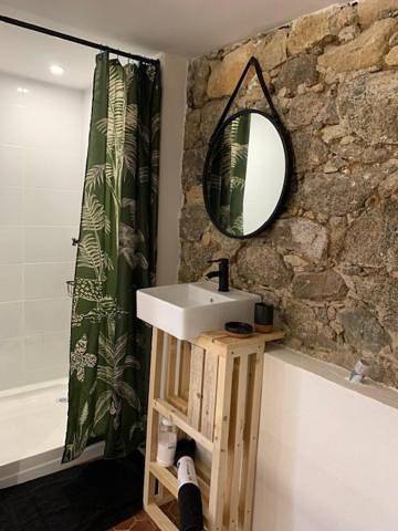 Gîte pour 2 personnes, avec terrasse et vue, animaux acceptés à Cozzano