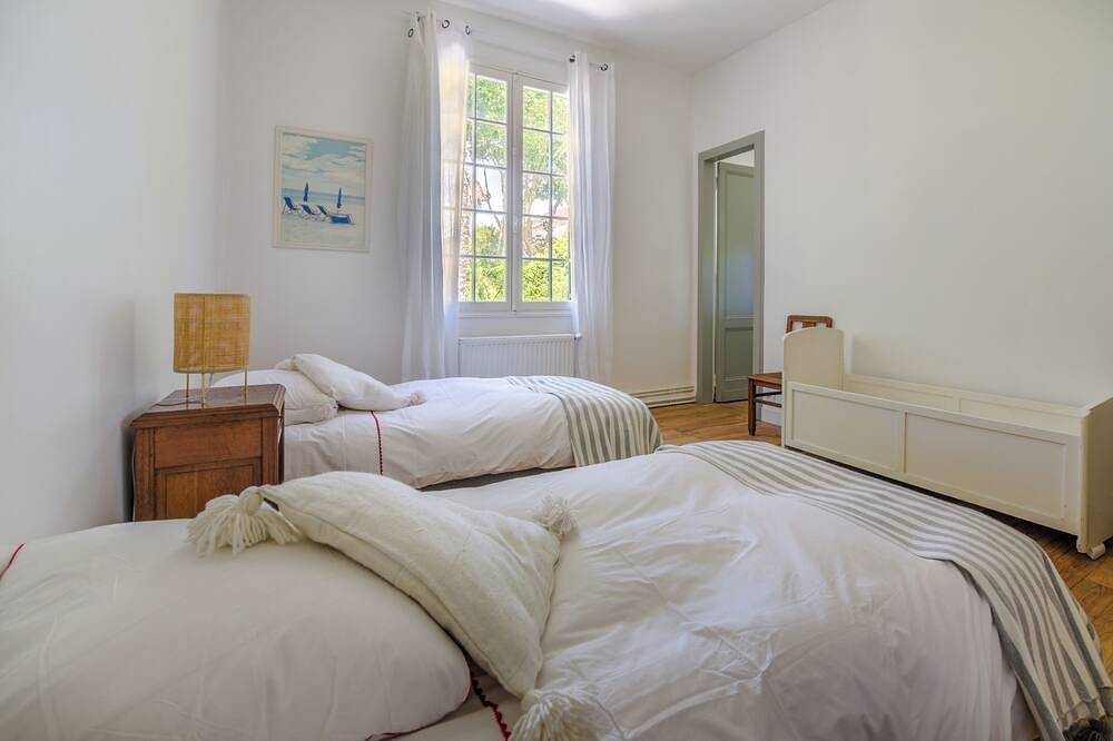 Grande villa/50m plage/piscine/proche centre gare/pkg in Arcachon, Région d'Arcachon