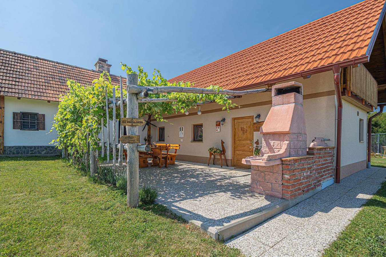 Deer's Hill - Sauna, Hot Tub, Garden in Ljutomer, Untersteiermark