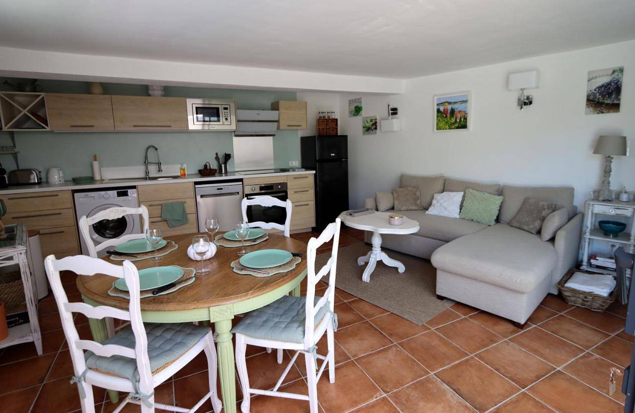 Appartement entier, Two-Bedroom Apartment in Lavilledieu, Ardèche