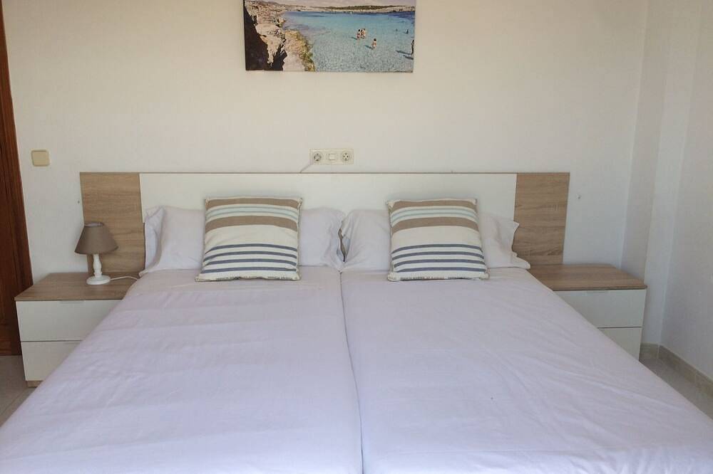Entire apartment, Apartment on the seafront in Platja de Cala Marçal, Felanitx