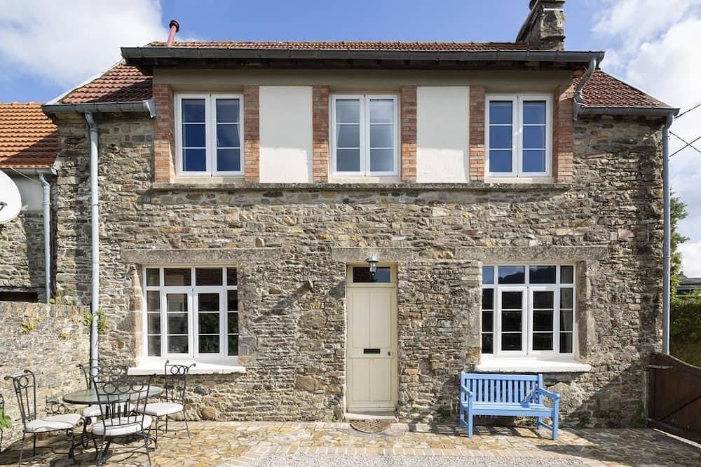 Une ferme vraiment belle et unique restaurée in Glatigny, La Haye (Manche)