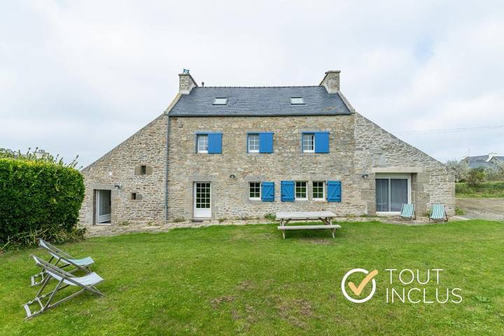 Location de vacances pour 8 personnes, avec jardin à Lampaul-Ploudalmézeau