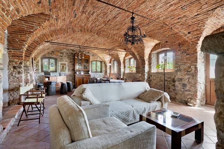 Ferienwohnung für 8 Personen, mit Garten und Whirlpool in Sarzana