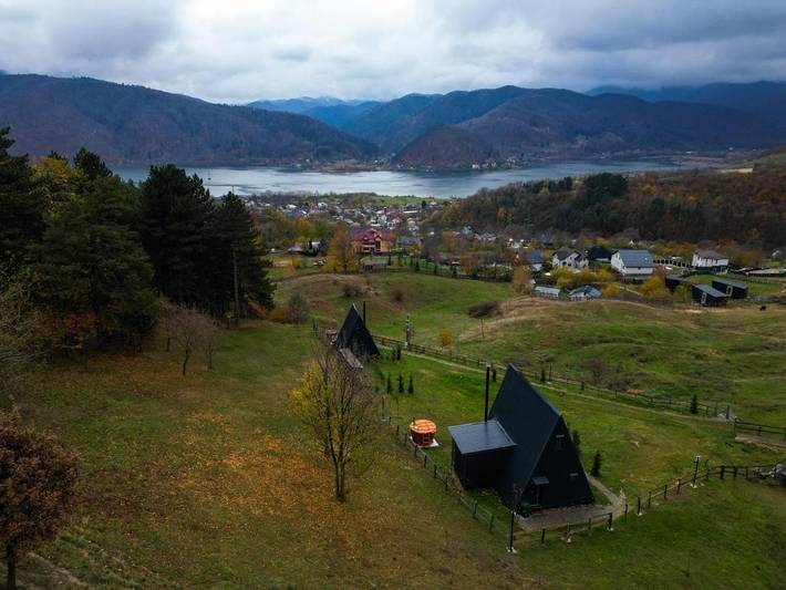 Gîte pour 3 personnes, avec piscine ainsi que jardin et jacuzzi, adapté aux familles