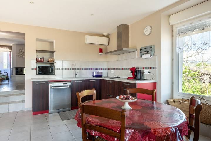 Location de vacances pour 7 personnes, avec piscine ainsi que jardin et terrasse à Aubenas - 3