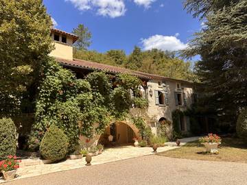 Gîte pour 2 personnes, avec piscine ainsi que terrasse et jardin à Saint-Médard
